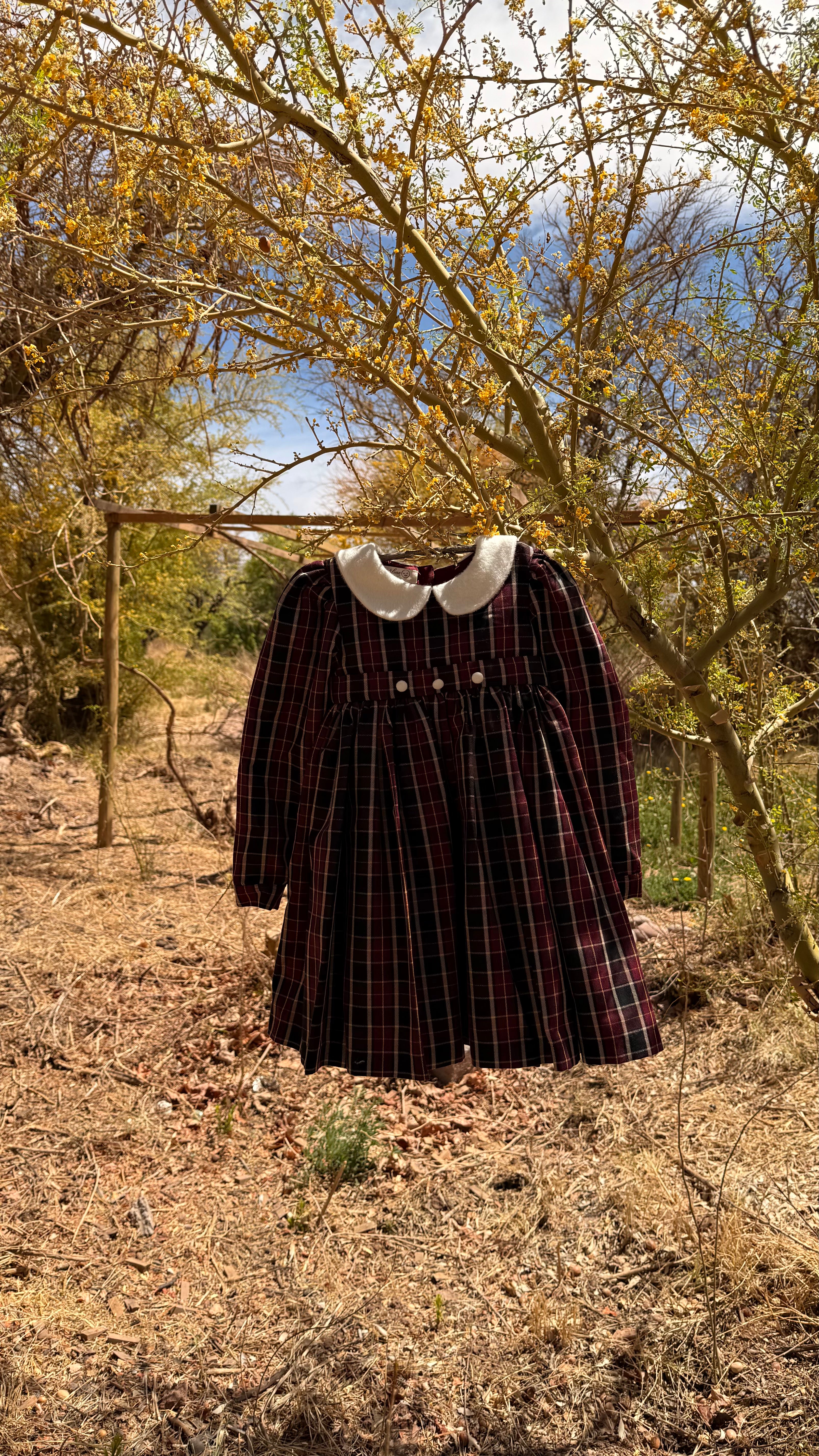 Vestido infantil en tejido escocés con lazo de baby alpaca Riso di Luna.