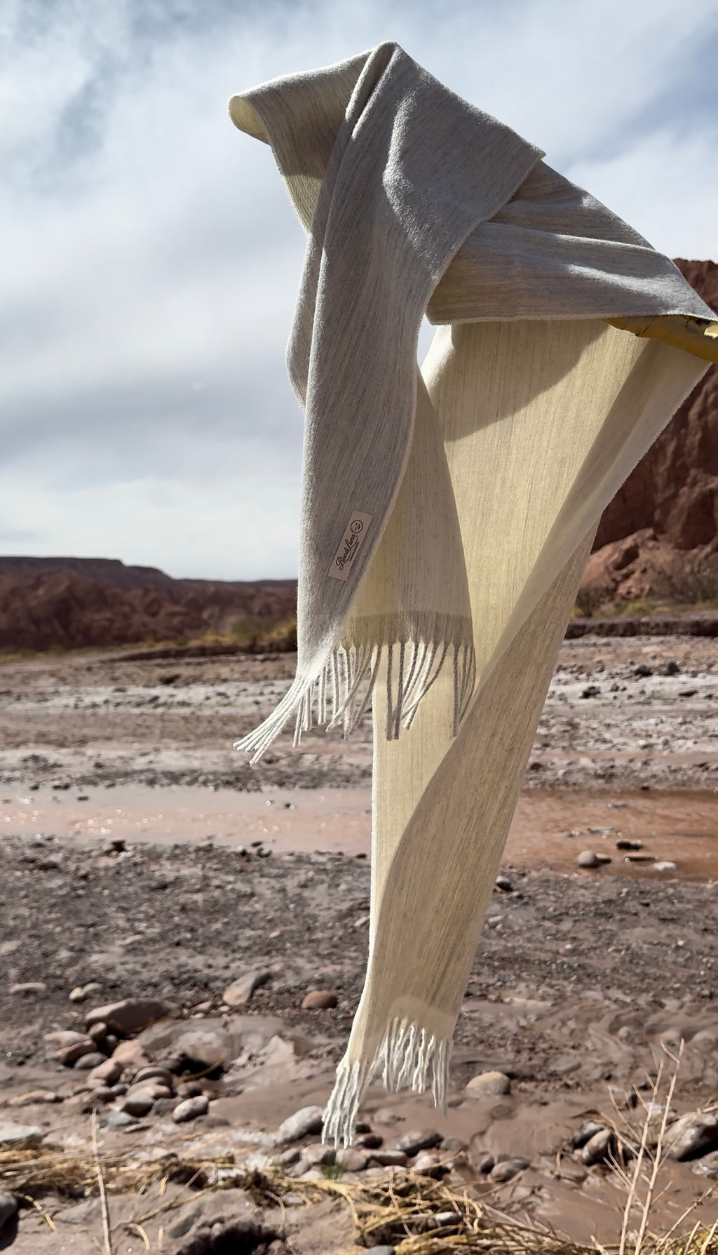 Bufanda riso di luna de baby alpaca eco sostenible con textura ligera y reversible